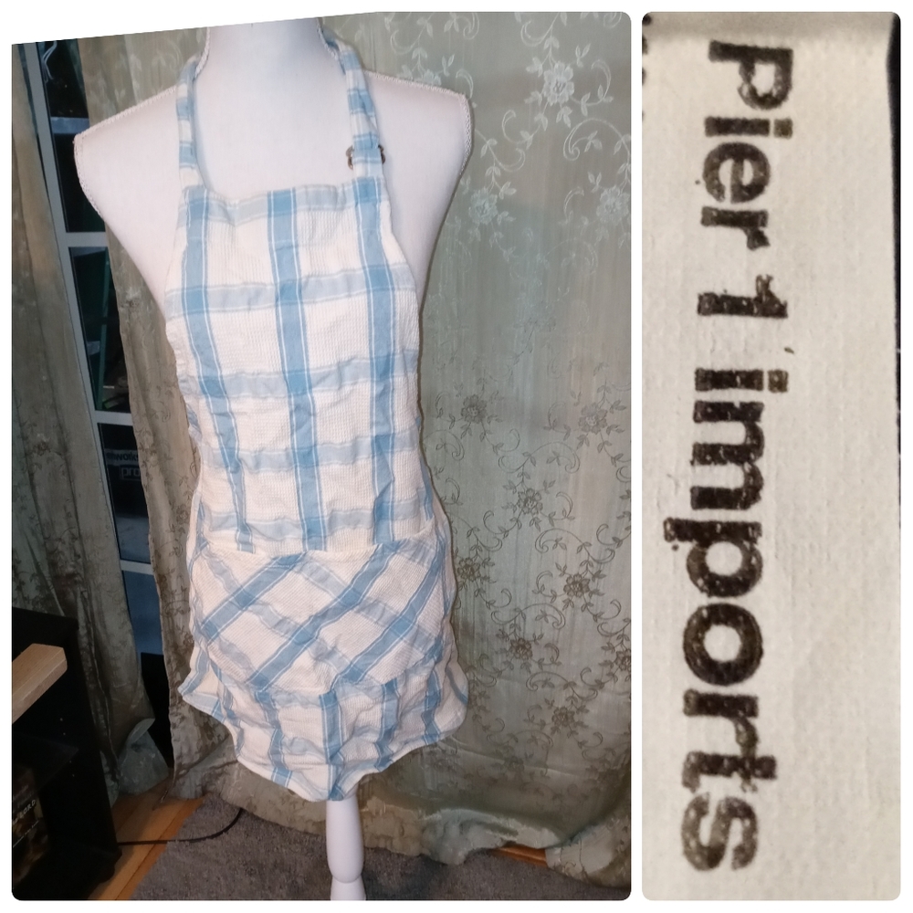 BLUE AND WHITE APRON w/ 2 POCKETS Size 30" X 31" BY PIER 1 IMPORTS●